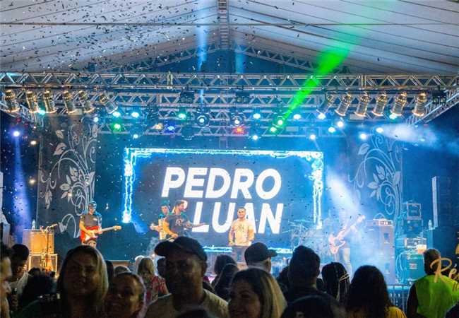 O PRÉ-RÉVEILLON DE ITAPEMIRIM REUNIU MÚSICA BOA E ANIMAÇÃO