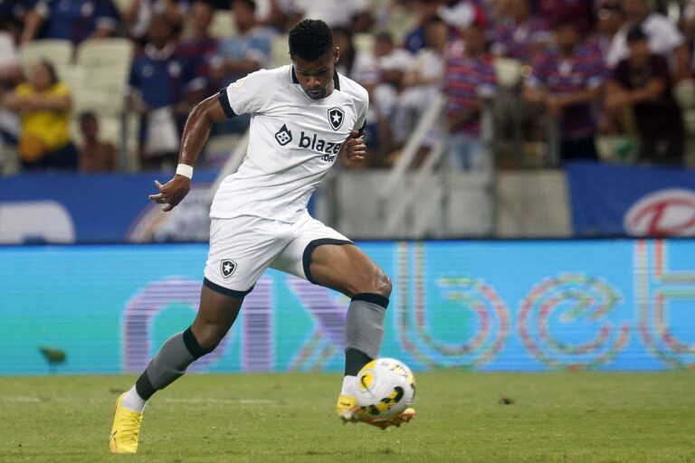 Junior Santos se despede do Botafogo: “Grato demais pela oportunidade”