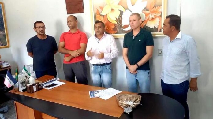 PREFEITO ANUNCIA NOVO AUMENTO PARA SERVIDORES MUNICIPAIS