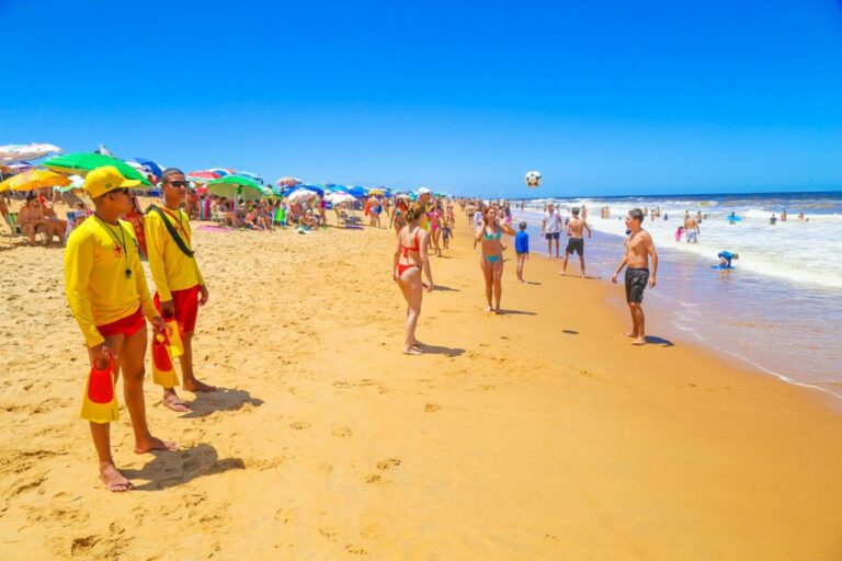 Salvamar realiza mais de 1,1 mil atendimentos nas praias de Linhares no período de réveillon   		