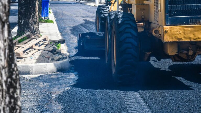 Secretaria de Obras realiza força-tarefa para recuperação das vias e recolhimento de lixo domiciliar e entulho em Bebedouro   		