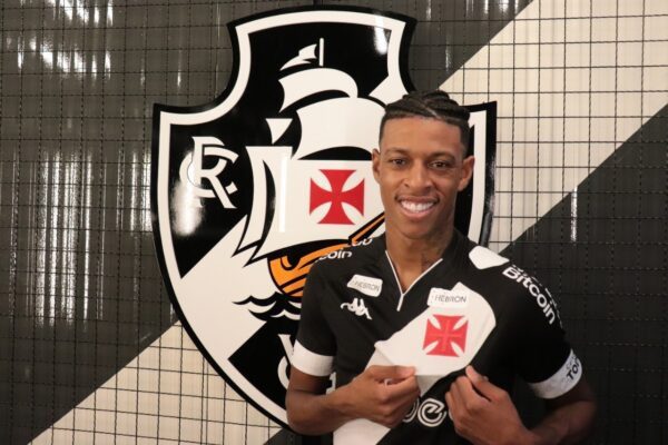 Vasco anuncia chegada por empréstimo de Robson Bambu, ex-Corinthians