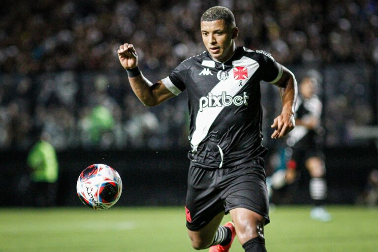 Vasco anuncia saída do atacante Zé Santos para o Feirense, de Portugal