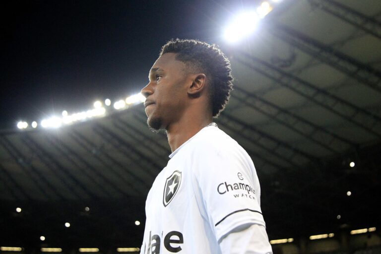 Victor Sá elogia, mas minimiza saída de Jeffinho do Botafogo