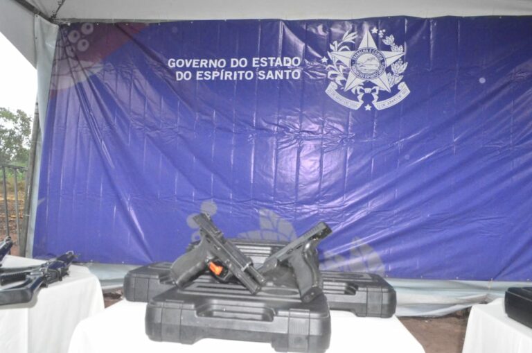 Anchieta: Governador assina armamento para a Guarda Municipal