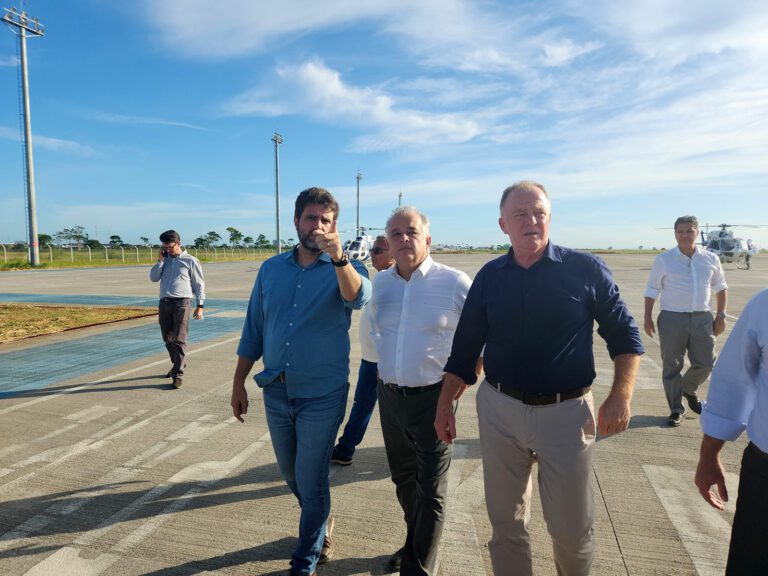 Ministro visita obras do terminal de passageiros do Aeroporto Regional de Linhares