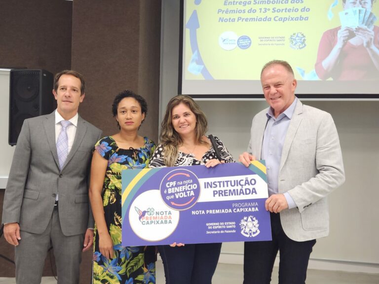 Governador realiza entrega de prêmios para sorteados do Nota Premiada Capixaba