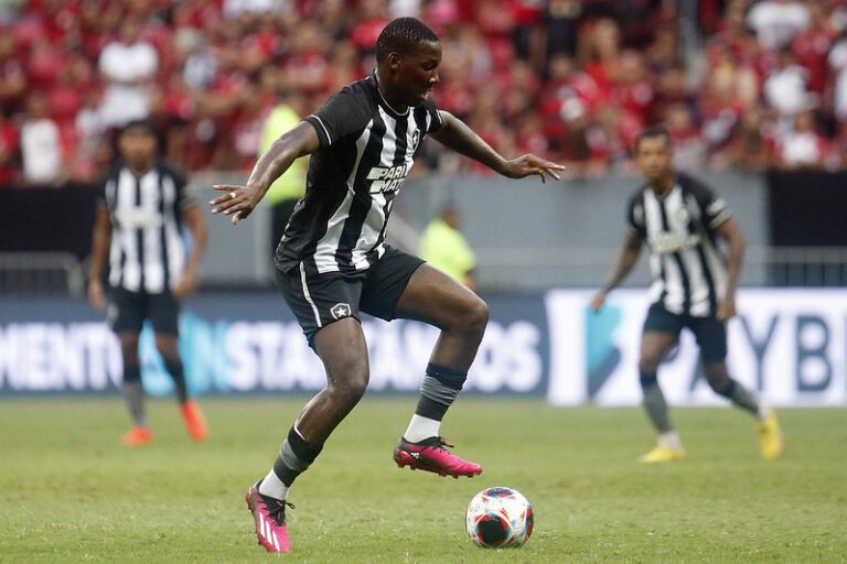 Botafogo confirma necessidade de cirurgia no joelho de Patrick de Paula