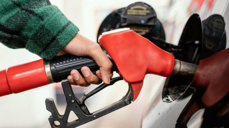 Gasolina voltará a ser taxada