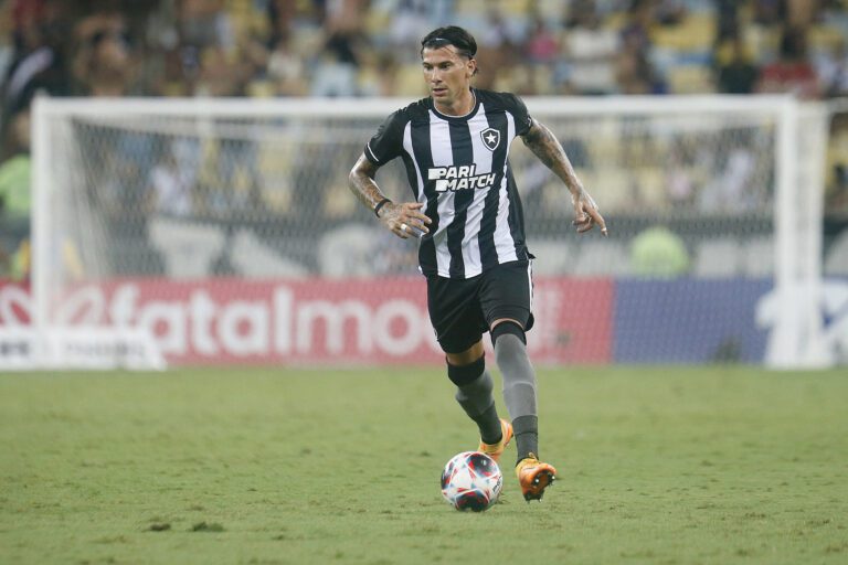 Cuesta vibra com volta da boa fase pelo Botafogo: “Recuperei o futebol que queria”