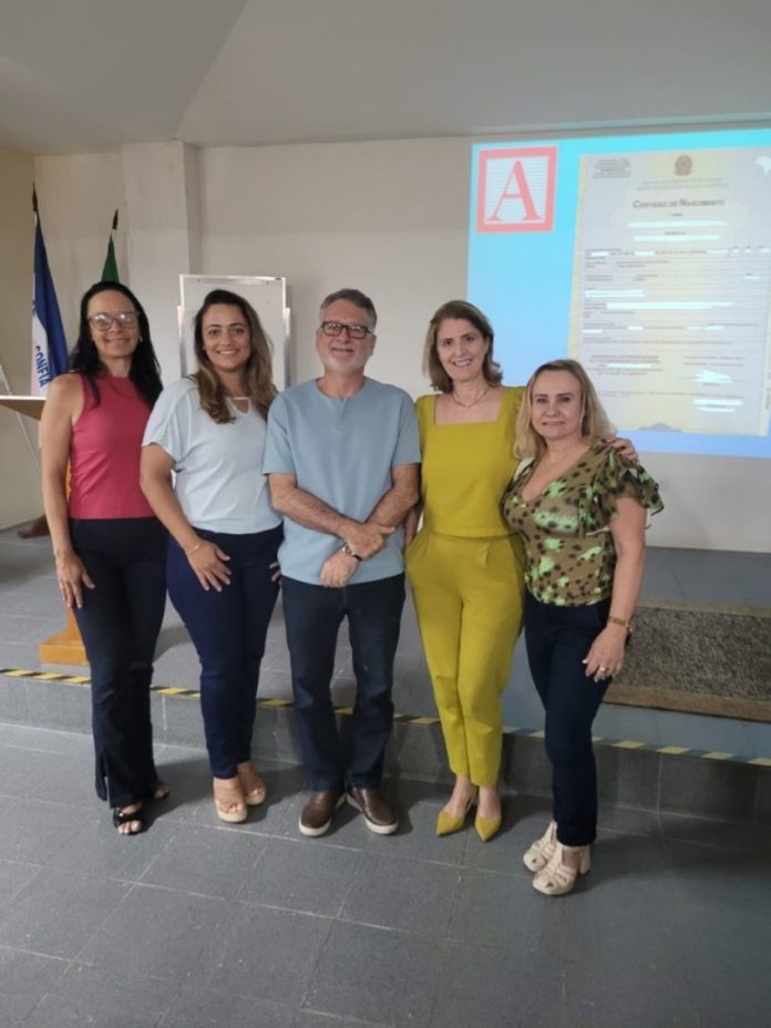 Equipe Seme recebe orientações sobre material suplementar de apoio pedagógico à alfabetização