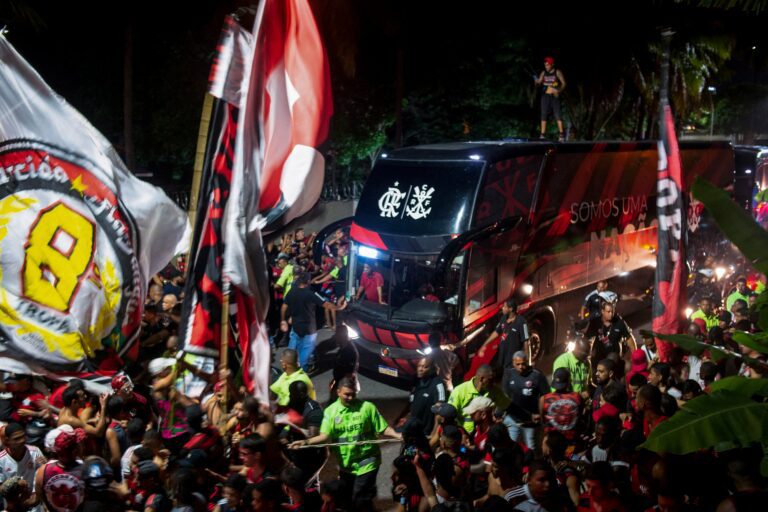 Apoiado pela torcida, Flamengo embarca para o Mundial; veja lista de relacionados