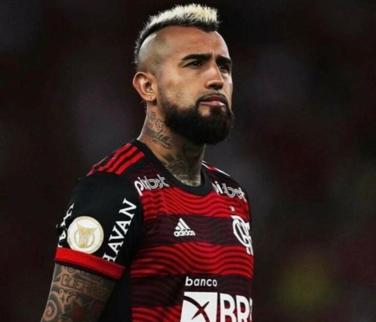 Após polêmicas, volante chileno Vidal garante estar focado no Flamengo