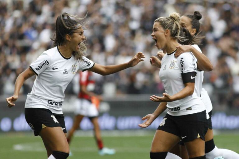 Corinthians goleia Flamengo e conquista bicampeonato da Supercopa feminina