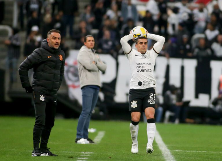 Fagner vê atletas expostos por VP e cita ida ao Flamengo: “Mostra o que pode esperar da pessoa”