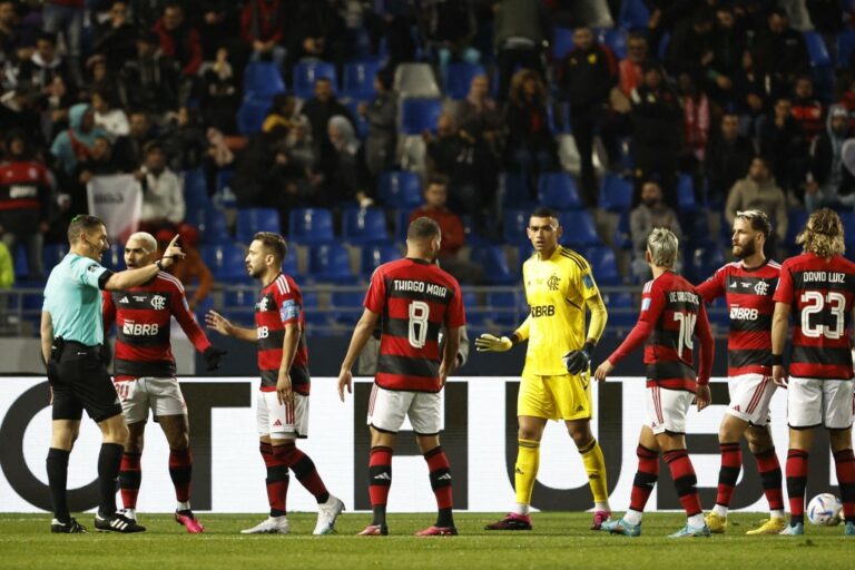 Flamengo comunica lesões do zagueiro Léo Pereira e do lateral Filipe Luís