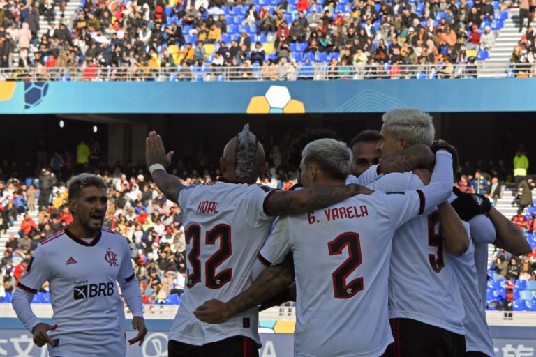 Flamengo sofre, mas vence o Al Ahly e fica em terceiro lugar no Mundial