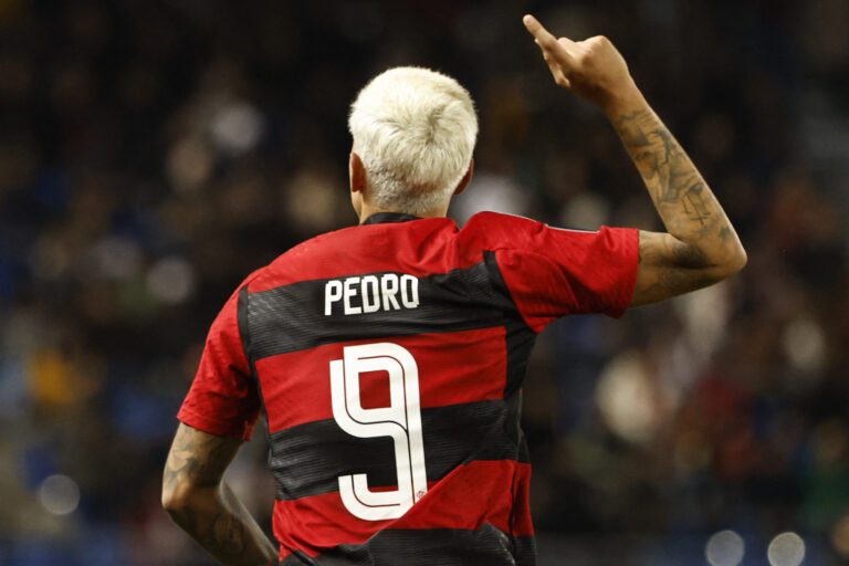Jornal espanhol aponta chance de Pedro, do Flamengo, retornar a Europa