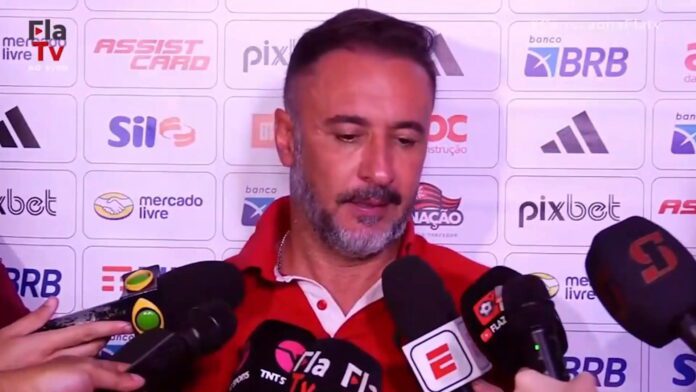 Vitor Pereira admite que esquema com três volantes não funcionou para o Flamengo