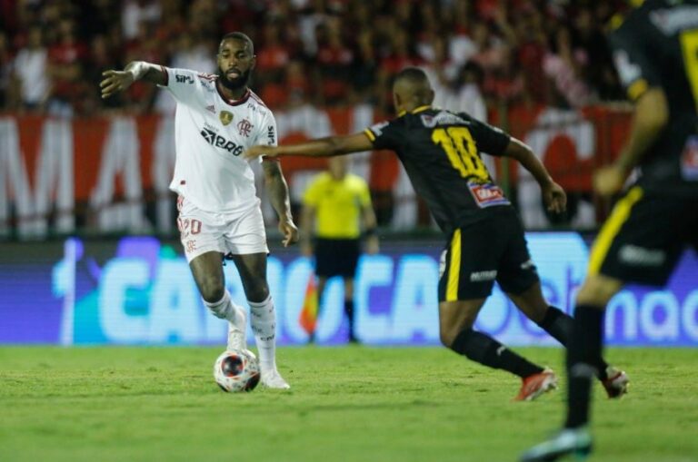 Vitor Pereira confirma equipe alternativa do Flamengo contra o Resende