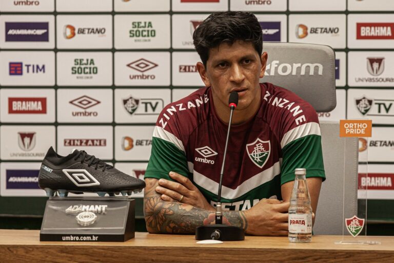 Artilheiro do Fluminense, Cano destaca trabalho por definição rápida de jogadas