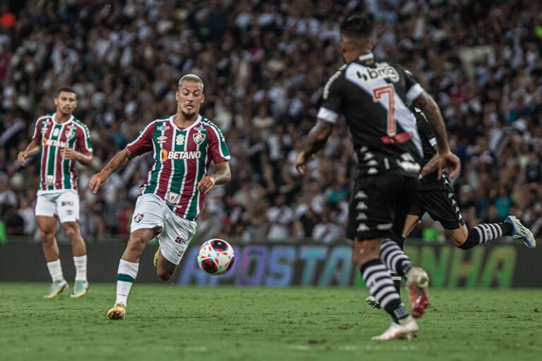 Guga afirma que pode seguir atuando improvisado pelo Fluminense
