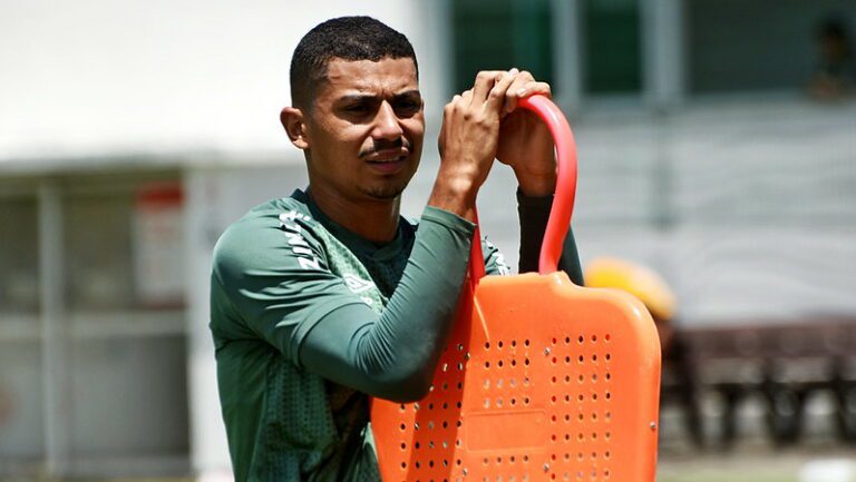 Volante do Fluminense, André não encara o Audax-RJ neste domingo