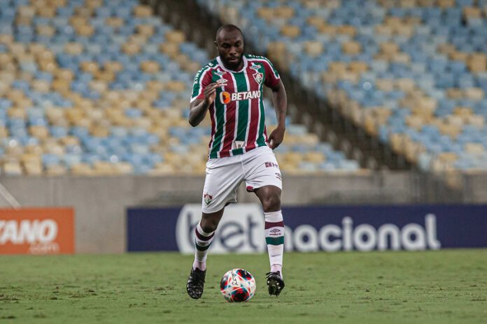 Zagueiro Manoel será desfalque para o Fluminense contra o Vasco