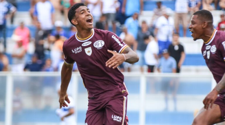 ​​​​​​​Fluminense quer aumentar valor para vender John Kennedy aos EUA