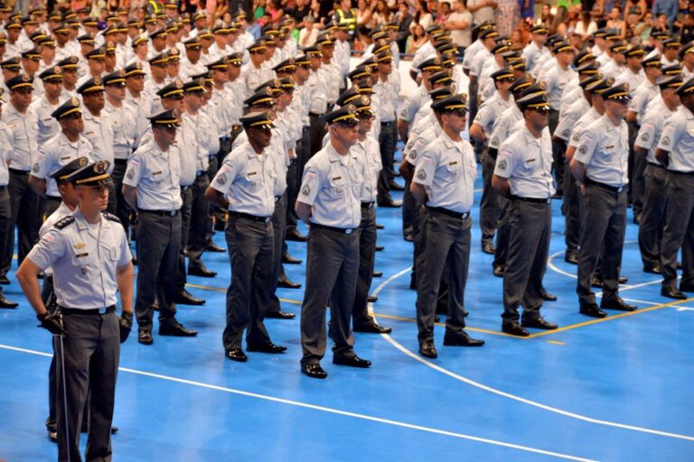 Governo altera regras relativas a carreiras de militares