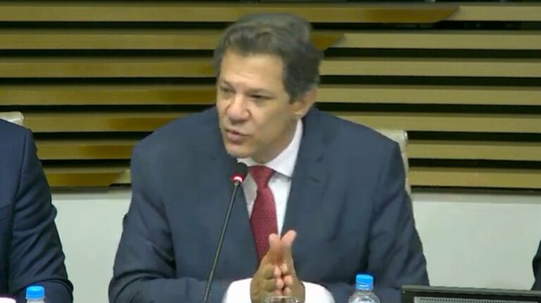 Haddad oficializou volta de tributos sobre gasolina e etanol após meses de desoneração