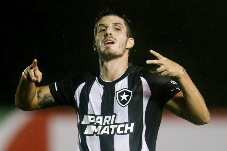 Lucas Piazón cita dificuldade em vitória do Botafogo