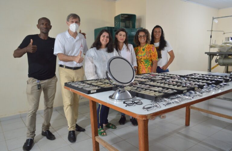 MAIS 70 PESSOAS BENEFICIADAS PELO PROGRAMA VER BEM, VIVER MELHOR: DESTA VEZ A AÇÃO ACONTECEU NO MORRO DA ARARA