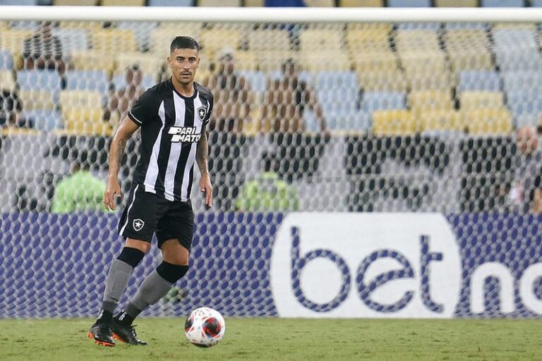 Philipe Sampaio, do Botafogo, deverá ficar no hospital até sábado