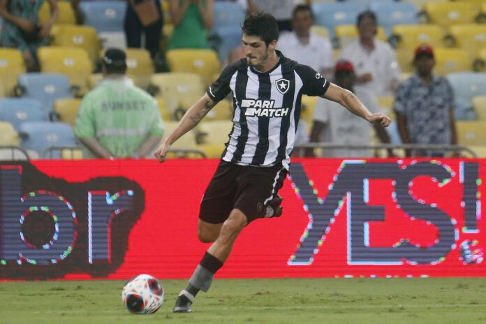 Piazón ganha espaço no Botafogo e recebe elogios de Luís Castro: “Tem tido bom rendimento”