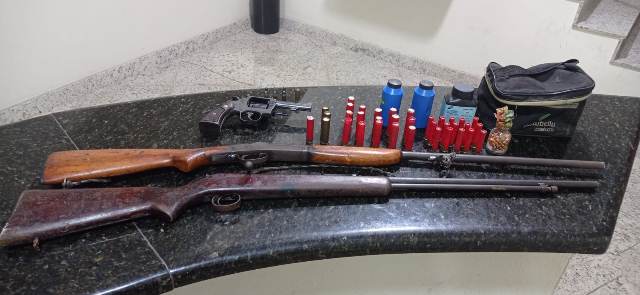 Policiais civis de Linhares e Sooretama prendem dois suspeitos e apreendem três armas em operação 