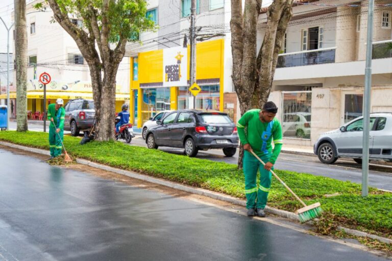 Prefeitura amplia serviços de varrição em bairros de Linhares   		