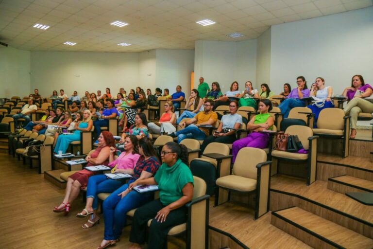 Servidores públicos de Linhares participam de curso sobre nova lei de licitações e contratos