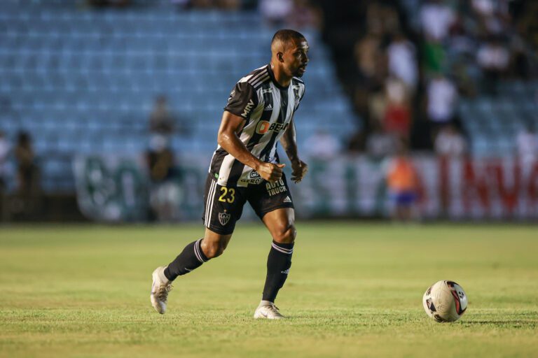 Vasco tenta empréstimo de lateral direito do Atlético-MG até o fim da temporada