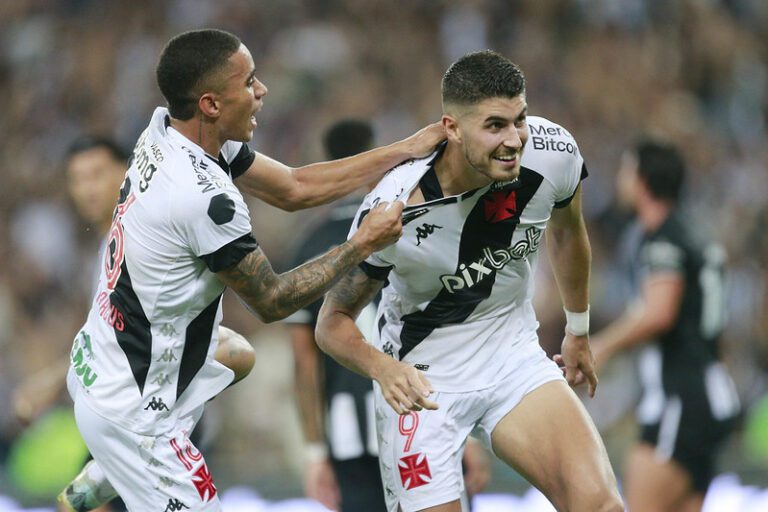 Vasco vence clássico contra o Botafogo e entra no G4 do Carioca
