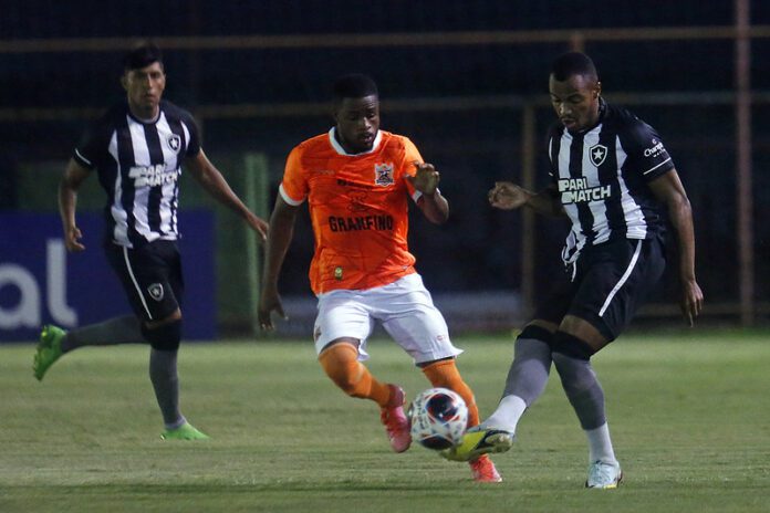 Victor Sá lamenta empate do Botafogo contra Nova Iguaçu e declara: “Não pode desanimar”