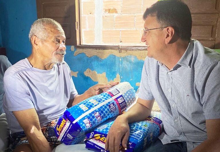 Vídeo: Fraldas geriátricas estão sendo entregues nas residências de pacientes em Itapemirim
