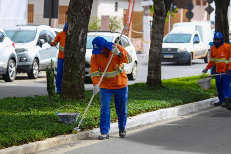 Ações de pintura de meios-fios, limpeza e manutenção de vias são realizadas no bairro Araçá   		
