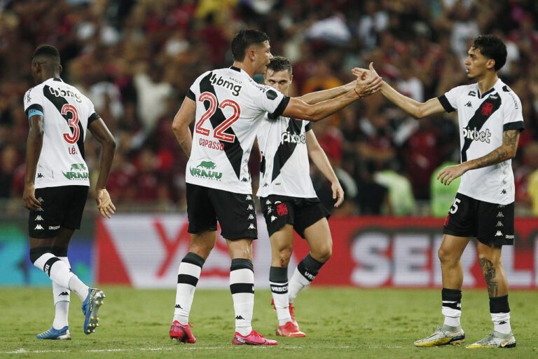 Após falha contra o Flamengo, Capasso foca em duelo do Vasco pela Copa do Brasil: “Mais entusiasmo do que nunca!”