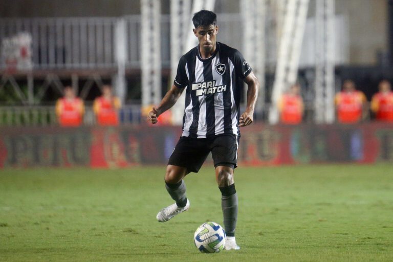 Após vitória na Copa do Brasil, Di Plácido comemora estreia no Botafogo