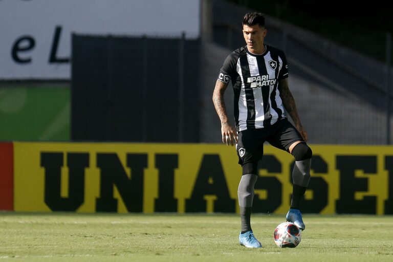 Bahia negocia a contratação do zagueiro Victor Cuesta, do Botafogo