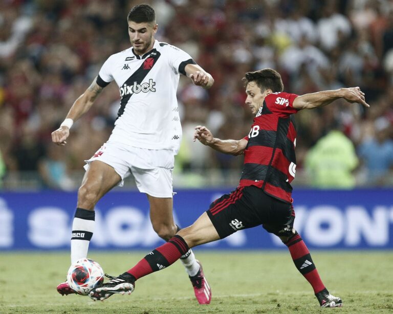 Barbieri explica saída de Pedro Raúl contra o Flamengo: “Senti ele muito cansado”