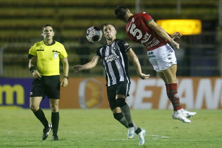 Botafogo perde para a Portuguesa e sai da disputa pelo título do Campeonato Carioca