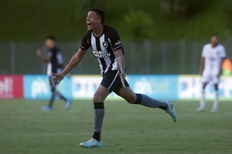 Botafogo vence o lanterna Resende e se recupera no Campeonato Carioca