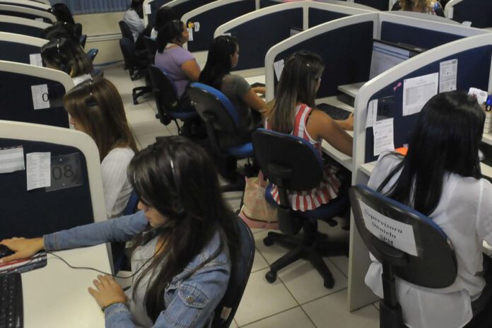 Call center poderá ter canal para denúncias